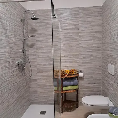ゲストハウス La Casa Di Noemi Casale Corte Cerro