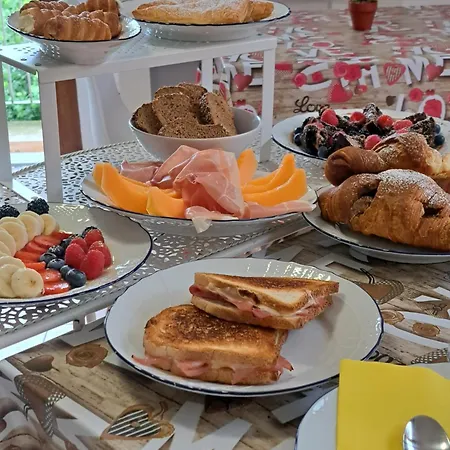 La Casa Di Noemi Konukevi Casale Corte Cerro